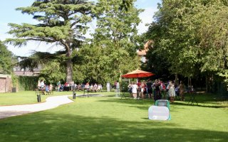 Heinzberg Villa Glanzstoff saalvermietung.de Aussenanlage 2.jpeg Heinzberg Villa Glanzstoff saalvermietung.de Aussenanlage 2.jpeg