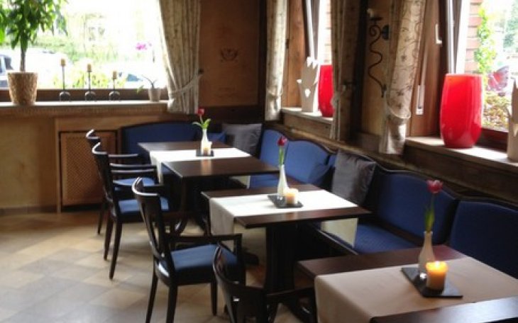 Neukirchen THIES42 Familienfeiern saalvermietung.de 3.jpg