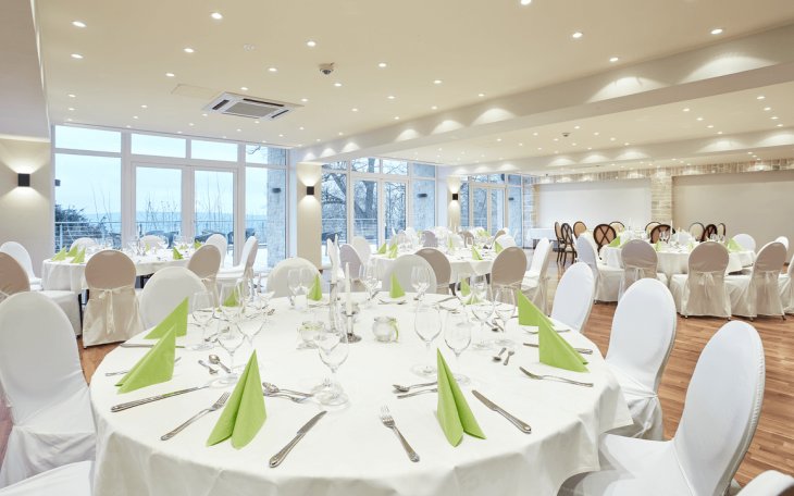 Klüthotel _ Monopol Hameln Saal Bellevue saalvermietung.de 8.png