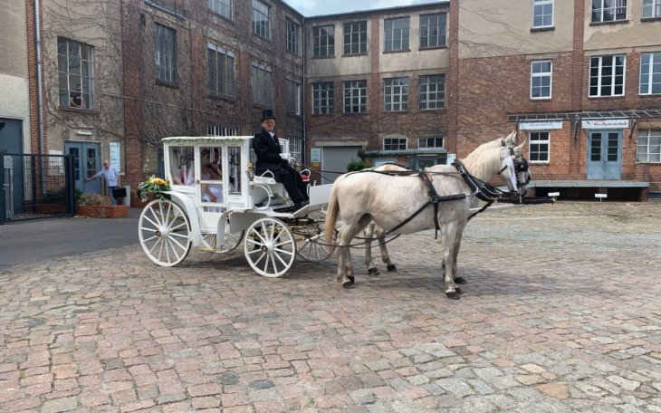 Hochzeitsfeier-Berlin-Das-Loft-am-Wasser-Die-Eventlocation-38.jp