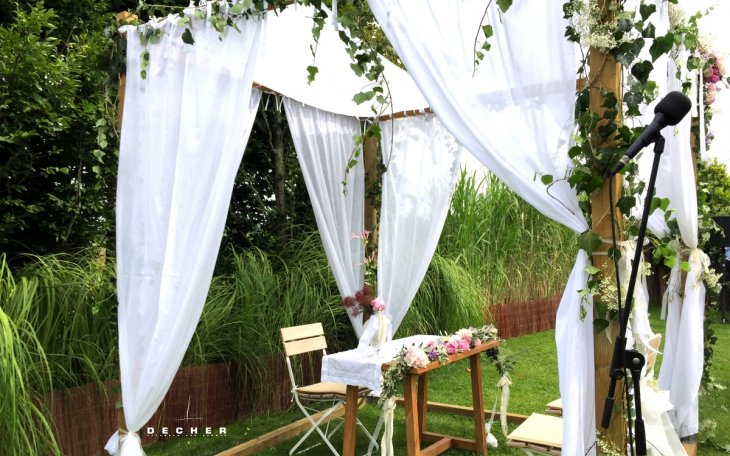 Baldachin-fuer-Boho-Trauung-auf-der-Wiese_20180616.jpg