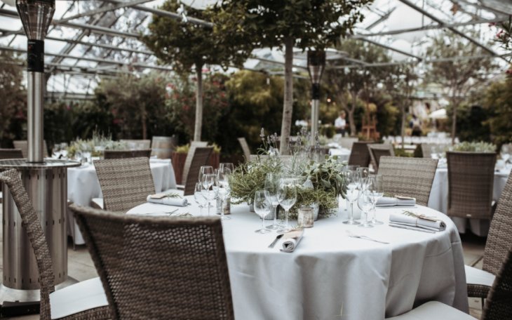 Banketttisch-mediterran-dekoriert_decher_events_AlinaPatrickPhot