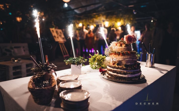 Hochzeitstorte_mit_Tischfeuerwerk_Glashaus_Lale_und_Sam_21072018