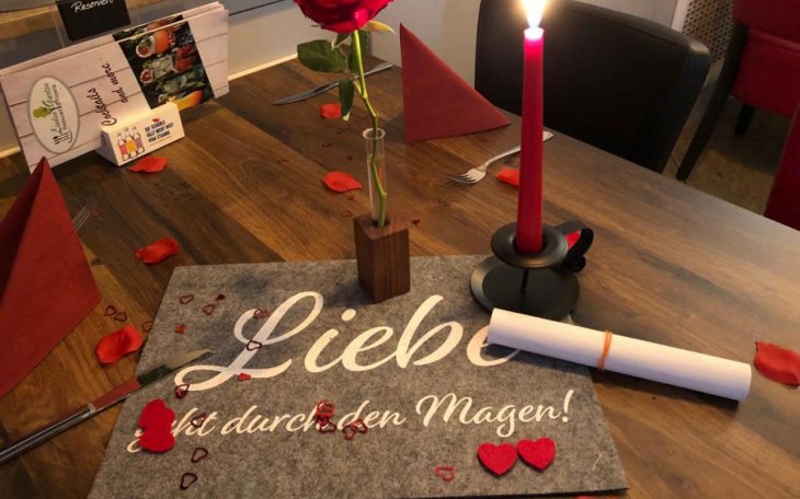 saalvermietung.de Lindengarten Tisch.jpg