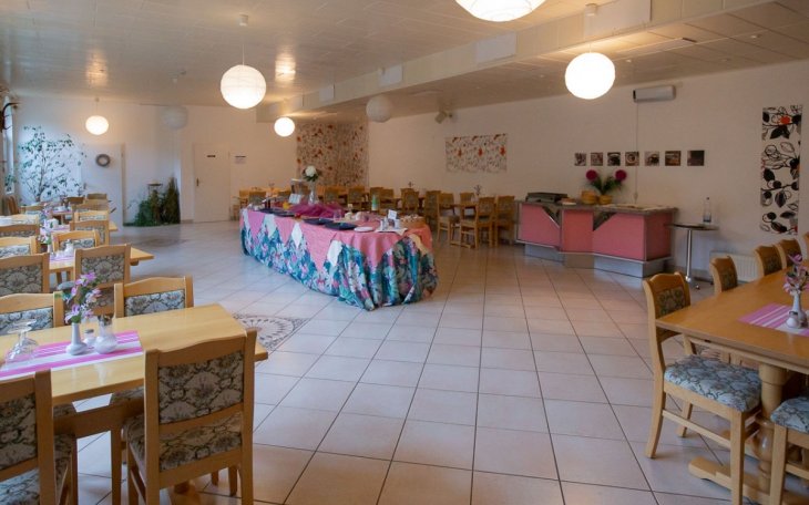 saalvermietung.de Hotel Schlosshof Gastraum 1.jpg