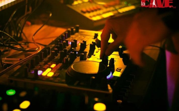 saalvermietung.de la Cave Pult.jpg