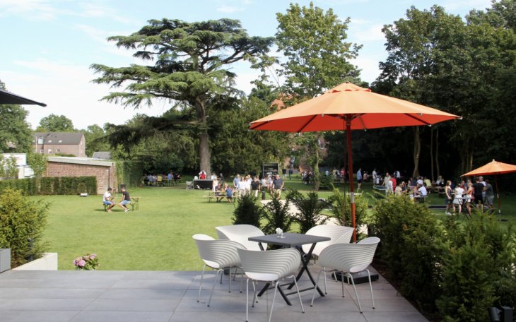 Heinzberg Villa Glanzstoff saalvermietung.de Aussenanlage 3.jpeg