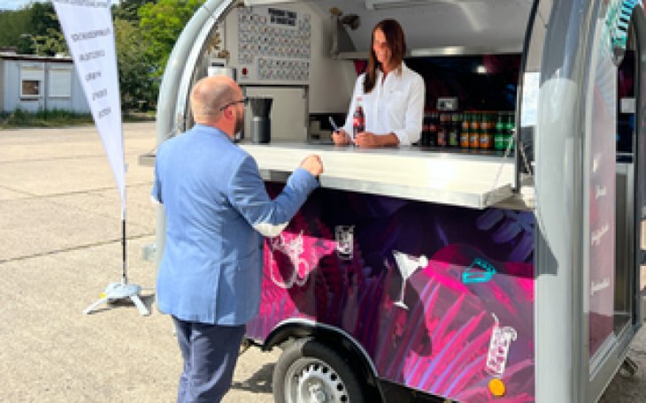 Güstrow DasStudioZwei saalvermietung.de Genussmobil.png