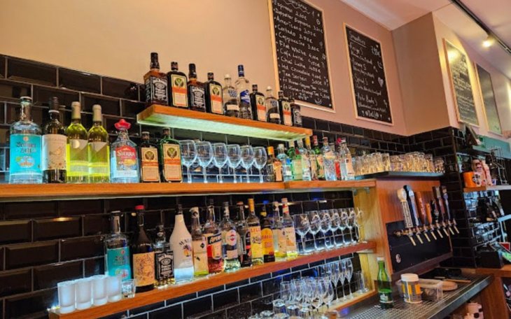 Cafe Bar Aquila Berlin partyraum.de 3.jpeg