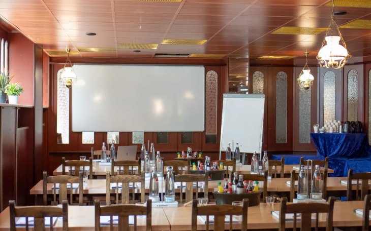 Bowlingcenter MOTAWI GmbH Stübchen Berlin partyraum.de 3.jpg