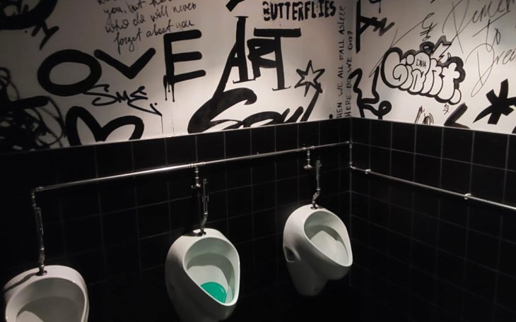 München The Ape Club WC partyraum.de 1.jpeg