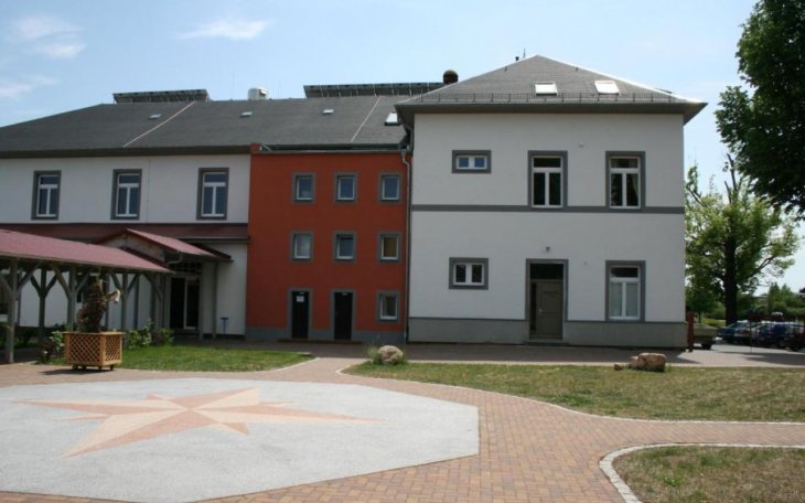 Schützenhaus Leising Garten mit Bühne partyraum.de 2.jpg