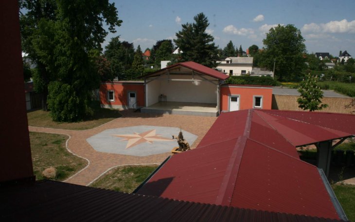 Schützenhaus Leising Garten mit Bühne partyraum.de 1.jpg