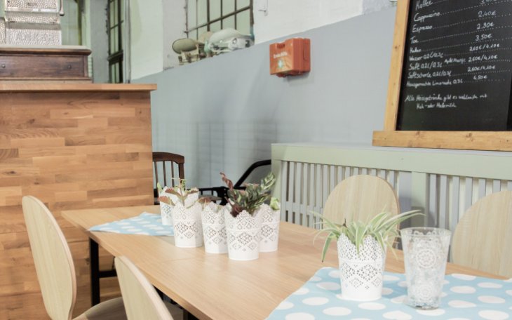 Tante Astrid e.V. Aufenthaltsraum Köln partyraum.de 1 .jpg