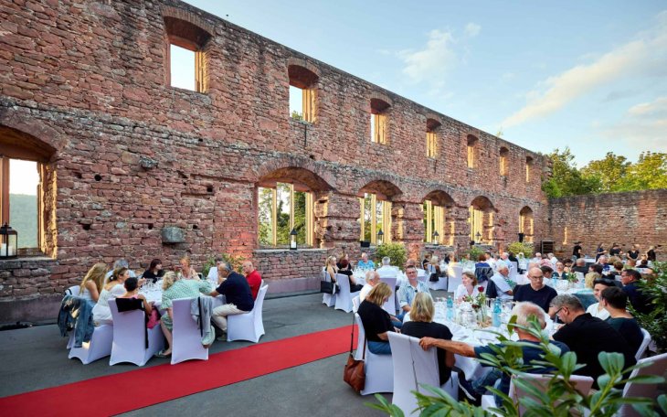 Bad Dürkheim Konrad2 Klosterruine Refektorium partyraum.de 8.jpg