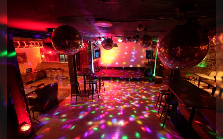Partyraum-Duisburg_Raum_01_Tanzfläche_Medienbunker.JPG