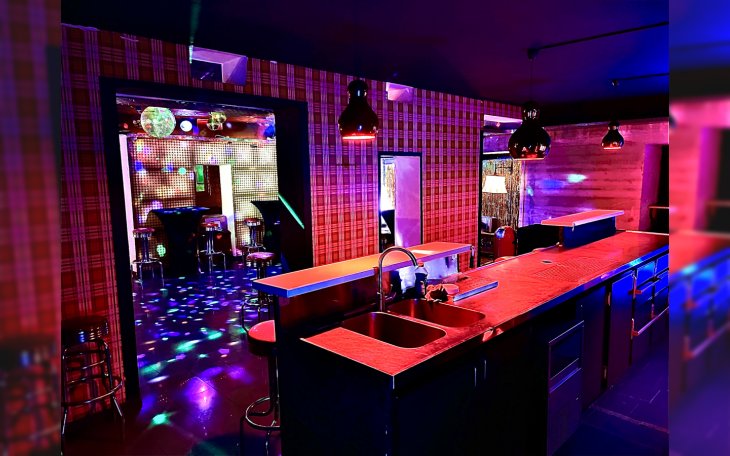 Partyraum-Duisburg_Raum_02_Theke_Tanzfläche.jpg